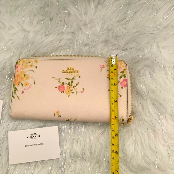 COPY - Coach Accordion Longaround Zip wallet New with tag